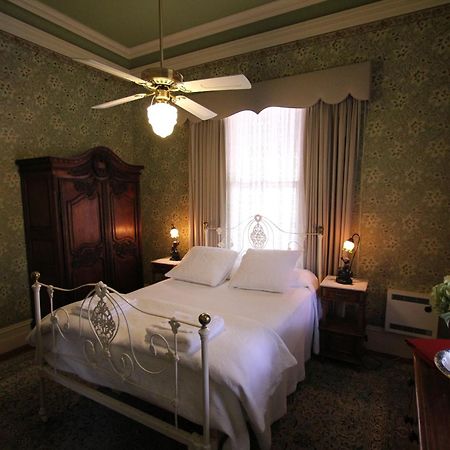 Bed and Breakfast Palm House Молдон Экстерьер фото