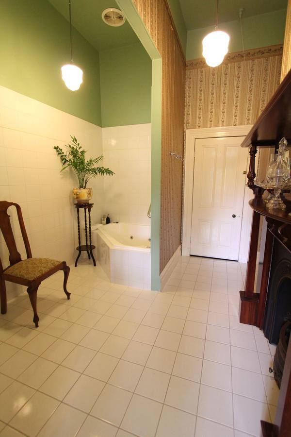 Bed and Breakfast Palm House Молдон Экстерьер фото