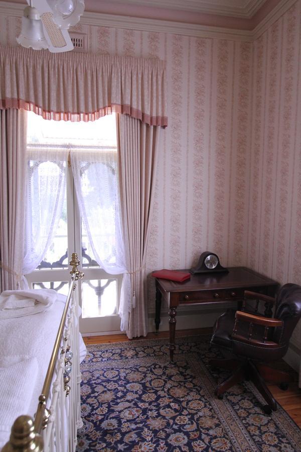 Bed and Breakfast Palm House Молдон Экстерьер фото